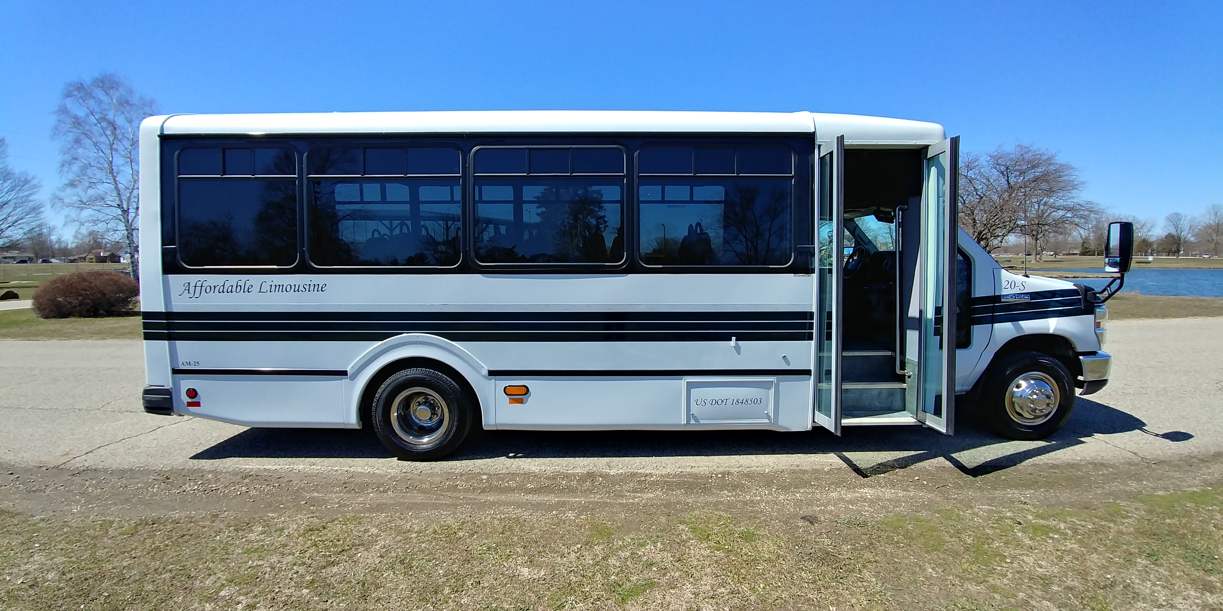 20 Passenger Executive Shuttle Bus - Affordable Limousine