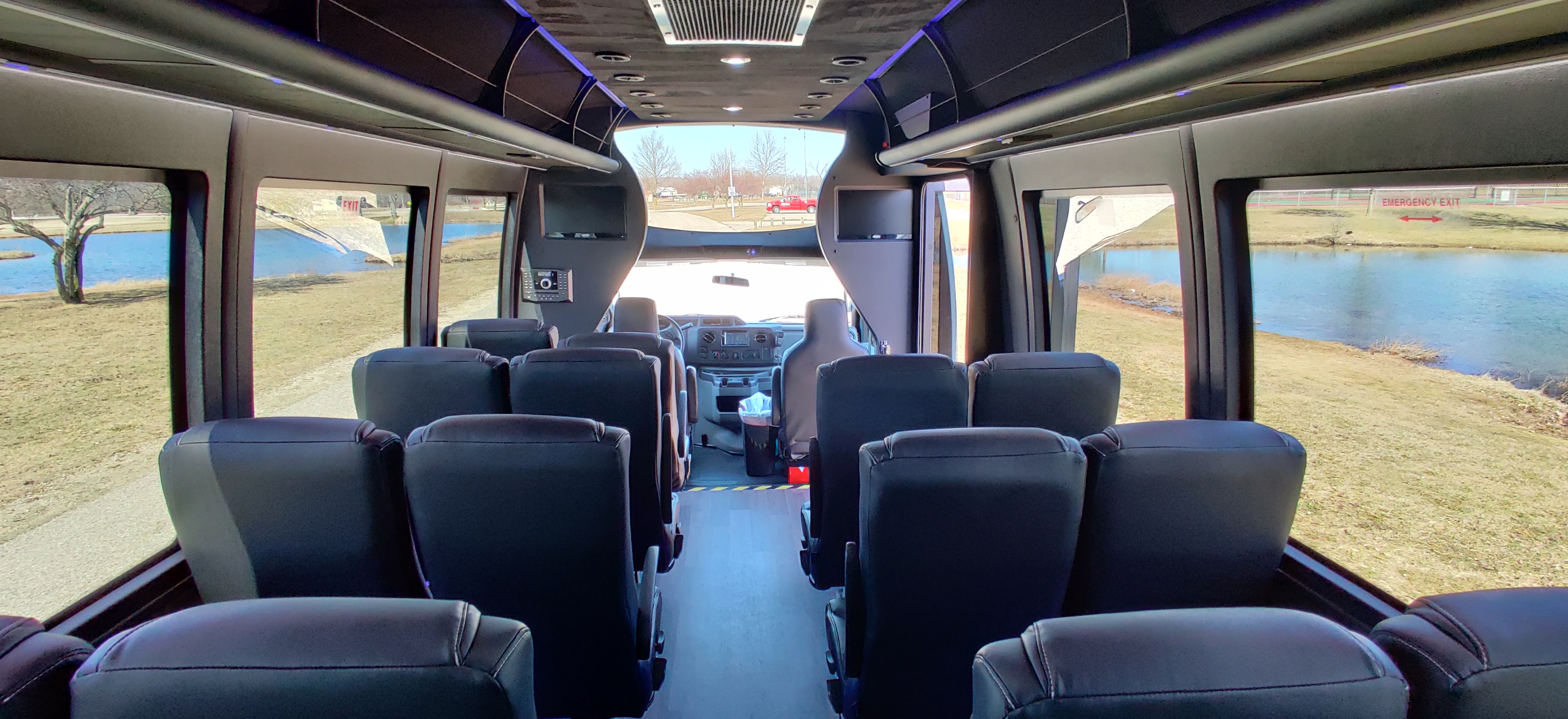 23 Passenger Executive Shuttle Bus Panoramic Viewing Window